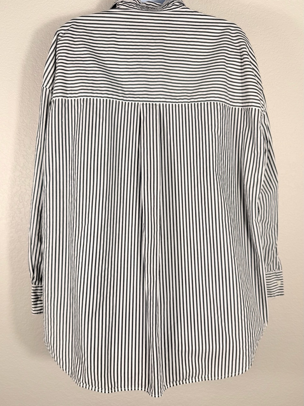Uniqlo Striped Dark Gray and White Button-Front Shirt Women’s Size L - Picture 2 of 13